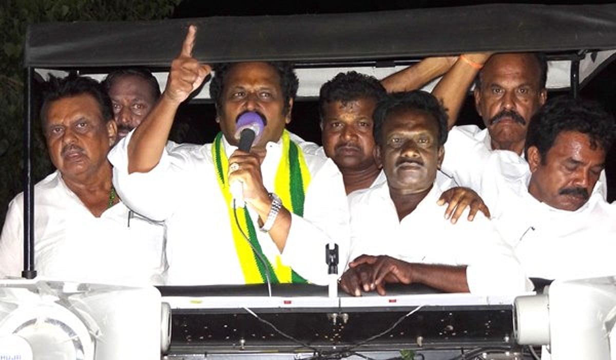 தேமுதிக, காங்கிரஸ், திமுக உள்ளிட்ட அனைத்து கட்சியும் வேஸ்ட்; அதிமுக பெஸ்ட் : ஸ்ரீதர் வாண்டையார் பிரசாரம்